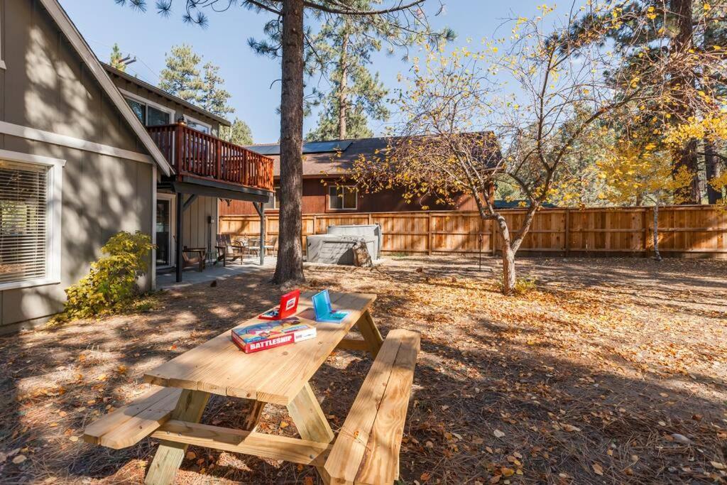 Cozy Cabin I King Bed I Fireplace I Hot Tub I Fenced Yard I Bbq Биг-Бэар-Сити Экстерьер фото